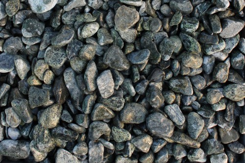 Зеленая галька (щебень галтованный зеленый змеевик) фр. 20-40 мм.  купить  в Воронеже мрамор зеленый, салатовый оголтованный щебень мраморный 12 500 руб/т   фото 