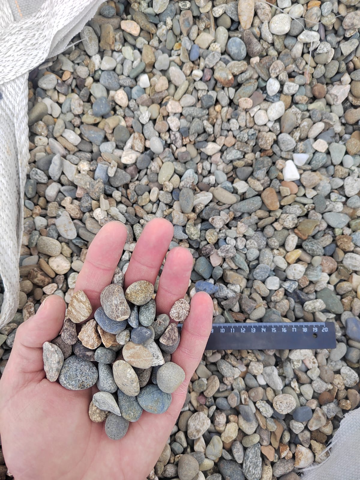  Галька речная окат (серая) фр.10-20 мм купить   в Воронеже галька речная серая, серый, темно-серый, светло-серый, коричневый ландшафтная декоративная речная окатанная округлая галька 4000 руб/т   фото 