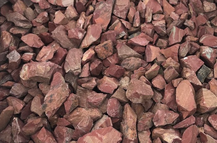  Щебень крошка красный (ЯШМА) фр. 20-40 мм.  купить  в Воронеже яшма красный, бордовый декоративный ландшафтный щебень 6 600 руб/т   фото 