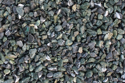  Микс разноцветной гальки  (щебень галтованный микс:зеленый-черный) фр.10-20 мм.  купить  в Воронеже мрамор зеленый, черный декоративные ландшафтные окатанные округлые камни щебня 14500 руб/т   фото 