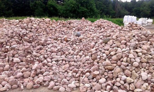  Розовый валунчик фр.100-300 мм.  купить в Воронеже крупный природный камень розовый, серый молочный красный речной галечник природный 7850 руб/т   фото 