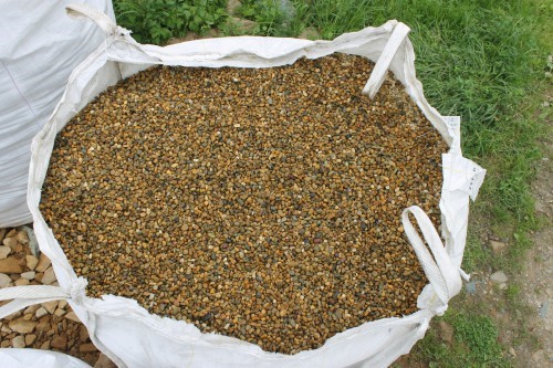  Галька окат (серо-желтая) фр.10-20 мм. купить   в Воронеже галька серо-желтая, рыжая, серый речная окатанная округлая галька 4000 руб/т   фото 