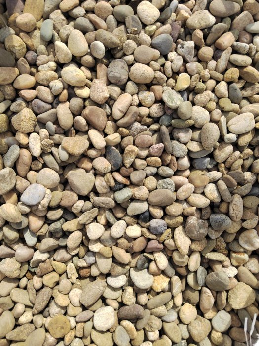  Галька речная окат рыжая фр. 20-40 мм. купить   в Воронеже галька речная окатанная рыжая желтая серая округлая речная галька 4000 руб/т   фото 