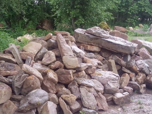 Песчаник декоративный ландшафтный (фр. 300-500 мм)  купить  в Воронеже песчаник желтый рыжий серый зеленый валун речной окатанный природный песчаника 4 500 руб/т   фото 