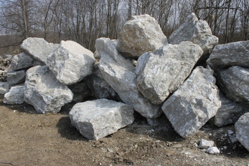  Мраморизированный известняк фр.500-1500 мм.  купить в Воронеже    7 000 руб/т   фото 