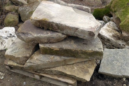  Песчаник плиты - плахи - пошаговые дорожки (фр. 70-150 мм)  купить  в Воронеже песчаник серый бежевый желтый зеленый колотый песчаник строительный 6500 руб/т   фото 