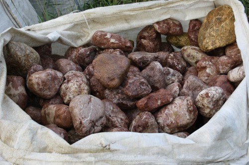  Розовый валунчик фр.100-300 мм.  купить в Воронеже крупный природный камень розовый, серый молочный красный речной галечник природный 7850 руб/т   фото 