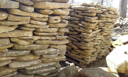 Песчаник колотый для облицовки (фр. 2-3 см)  купить  в Воронеже песчаник бежевый серый рыжий песчаник строительный 5000 руб/т   фото 