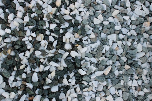  Мраморная крошка (щебень крошка микс: белый-зеленый) фр. 10-20 мм.  купить  в Воронеже мрамор белый, зеленый каменная ландшафтная декоративная крошка щебня 9500 руб/т   фото 