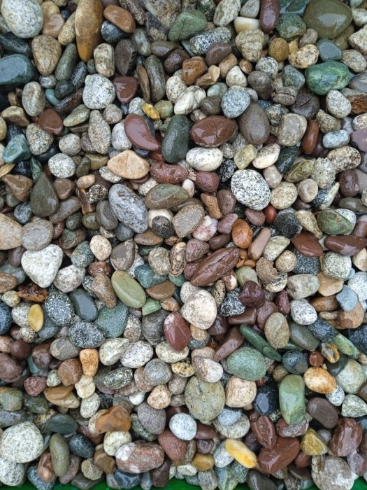  Галька речная окат цветная фр.5-10 мм. купить   в Воронеже галька речная белый, серый, красноватый, синий, темно-серый речная окатанная галька декоративная 5000 руб/т   фото 