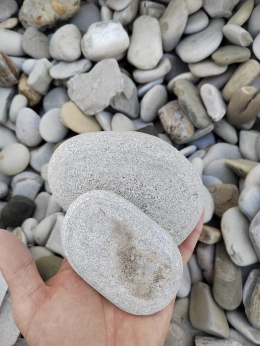 Галька черноморская фр. 50-100 мм.  купить с доставкой в Воронежу фото 
