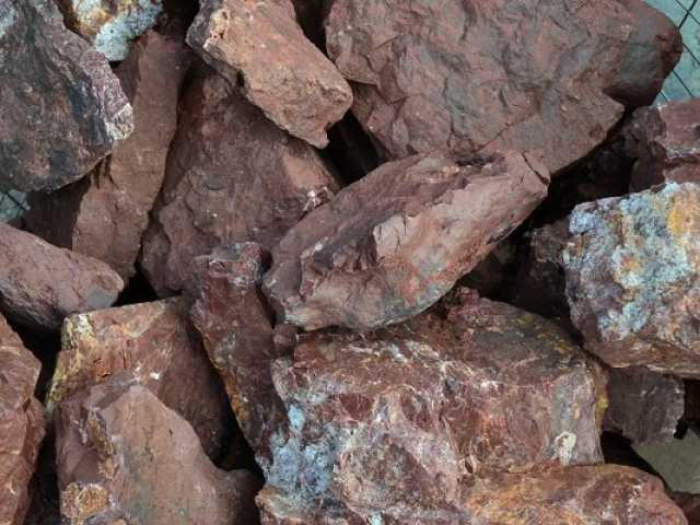  Щебень крошка красный (ЯШМА) фр. 10-20 мм.  купить  в Воронеже яшма красный, бордовый, оранжевый, рыжий декоративный каменный ландшафтный щебень колотый 6 600 руб/т   фото 