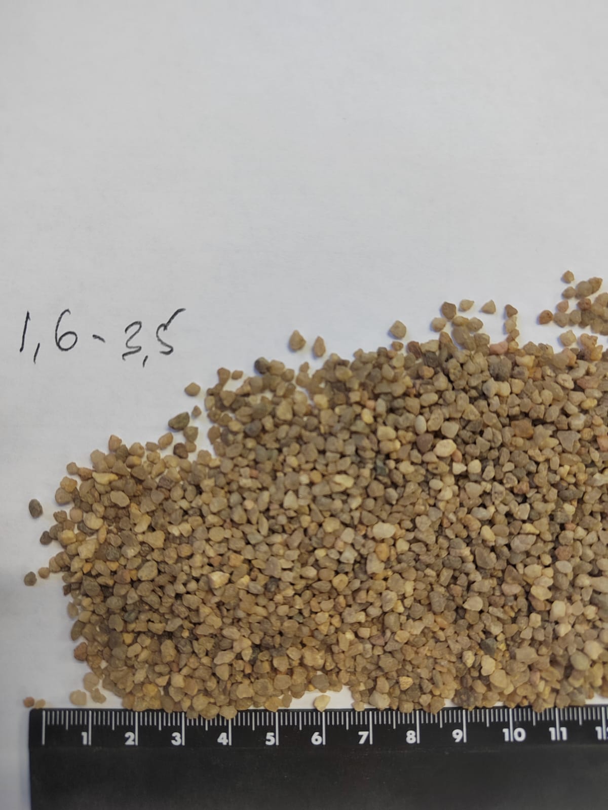 Кварцевый песок сухой фракцинированный фр. 1,6-4 мм.  купить в Воронеже фото 