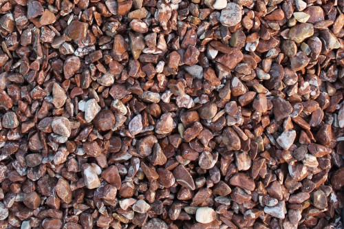 Розовая мраморная галька (щебень галтованный розовый) фр.40-70 мм.  купить  в Воронеже мрамор розовый, красный галтовка мраморная щебня 13500 руб/т   фото 