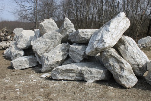  Мраморизированный известняк фр.500-1500 мм.  купить в Воронеже    7 000 руб/т   фото 