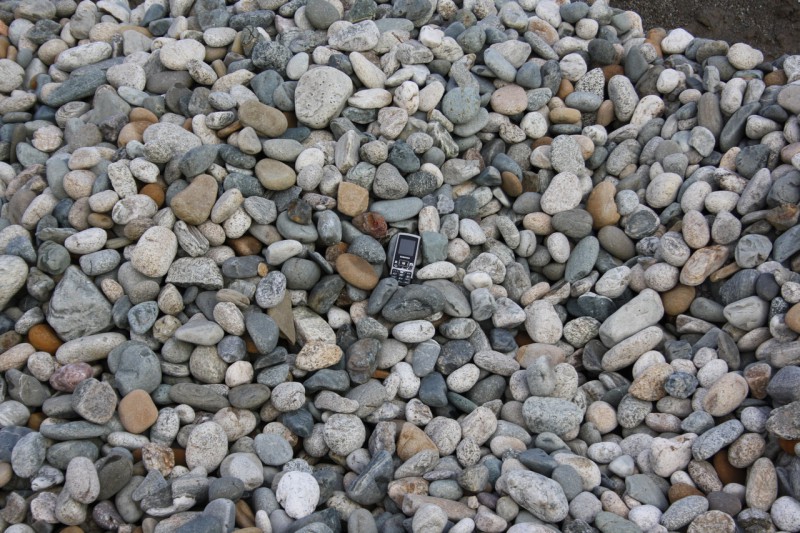  Галька речная окат (серая) фр.40-60 мм купить   в Воронеже галька речная серый бежевый рыжий коричневый округлый речной камень 4000 руб/т   фото 