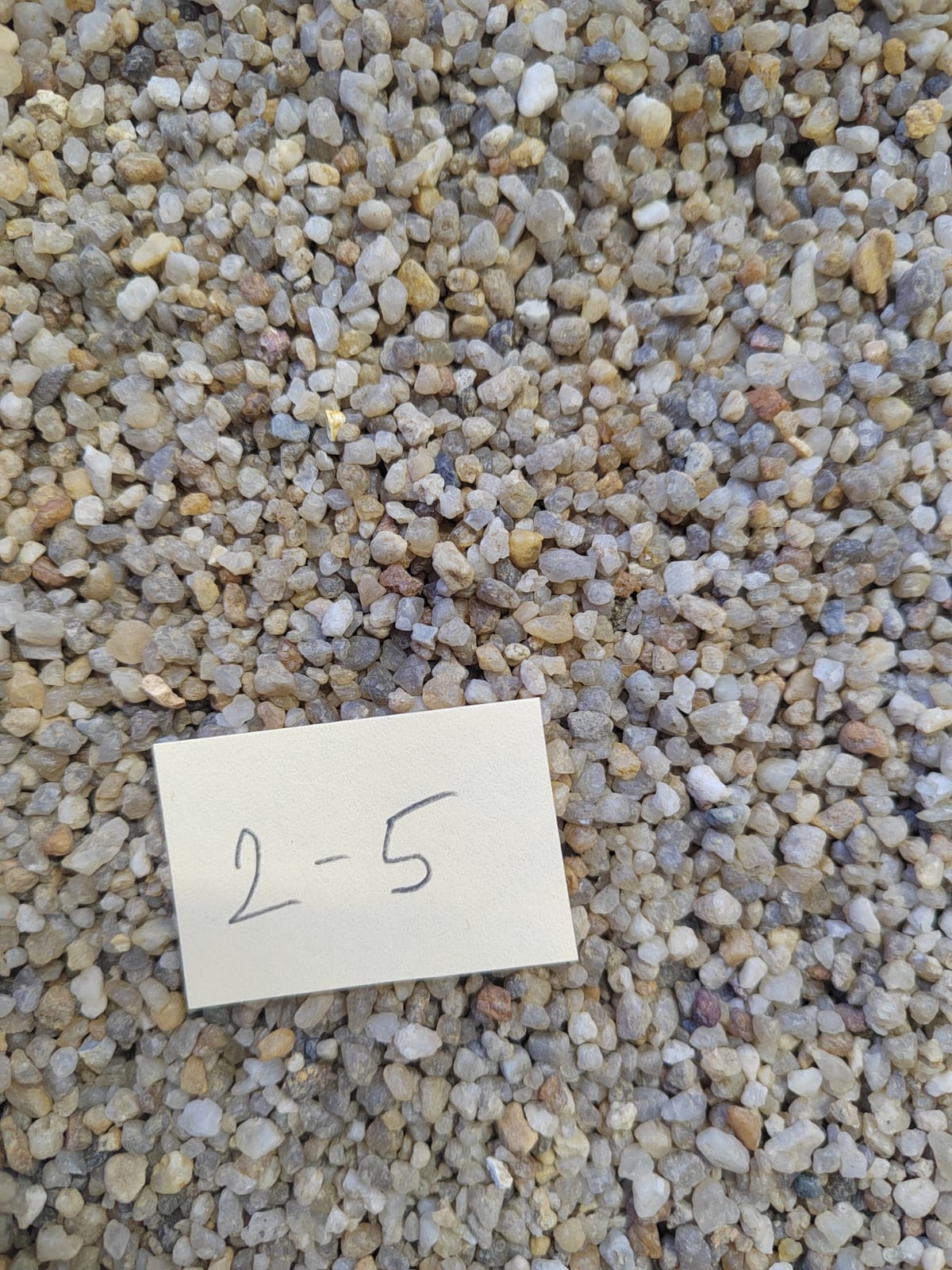 Кварцевый песок для площадок фр. 2-5 мм.  купить в Воронеже фото 