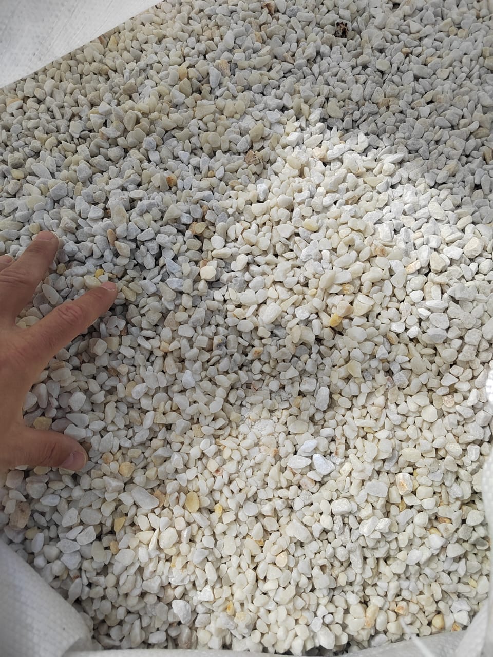  Мраморная крошка, щебень, цвет-белый, фр. 5-10 мм.  купить  в Воронеже мрамор белый, айвори, молочный мраморная каменная крошка ландшафтная 9500 руб/т   фото 