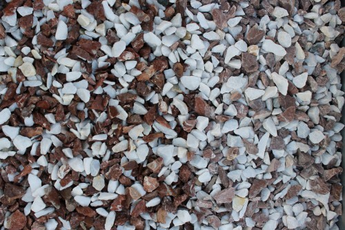  Мраморная крошка (щебень крошка микс: белый-розовый) фр. 10-20 мм.  купить  в Воронеже мрамор белый, розовый каменный декоративный ландшафтный щебень 9500 руб/т   фото 