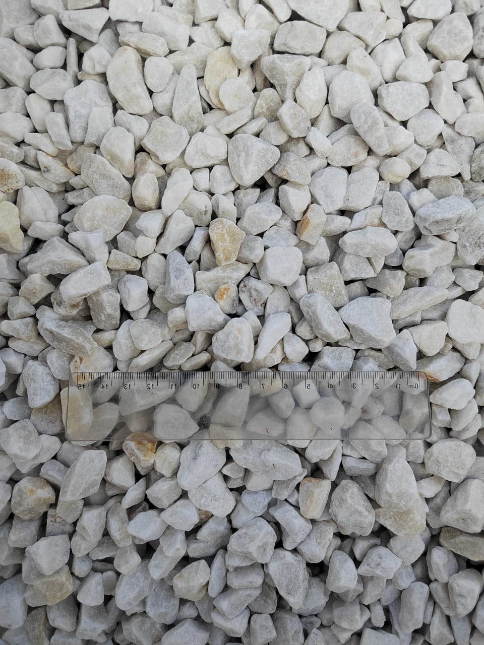  Мраморная крошка, щебень, цвет-белый, фр. 10-20 мм.  купить  в Воронеже мрамор белый, молочный айвори каменная ландшафтная декоративная крошка шебня 9500 руб/т   фото 