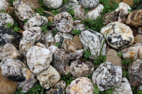  Кварцевый валунчик фр.100-300 мм.  купить в Воронеже кварц белый, бежевый молочный рыжий крупный природный камень галечник 7850 руб/т   фото 