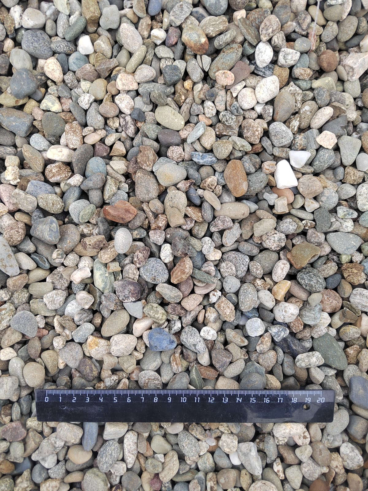  Галька речная окат (серая) фр.10-20 мм купить   в Воронеже галька речная серая, серый, темно-серый, светло-серый, коричневый ландшафтная декоративная речная окатанная округлая галька 4000 руб/т   фото 