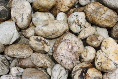  Кварцевый валунчик фр.100-300 мм.  купить в Воронеже кварц белый, бежевый молочный рыжий крупный природный камень галечник 7850 руб/т   фото 