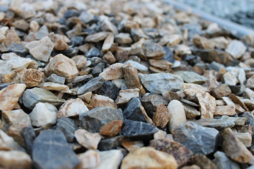  Мраморная крошка (щебень крошка медовый), фр. 10-20 мм.  купить  в Воронеже песчаник бежевый, серый каменная ландшафтная крошка  9900 руб/т   фото 