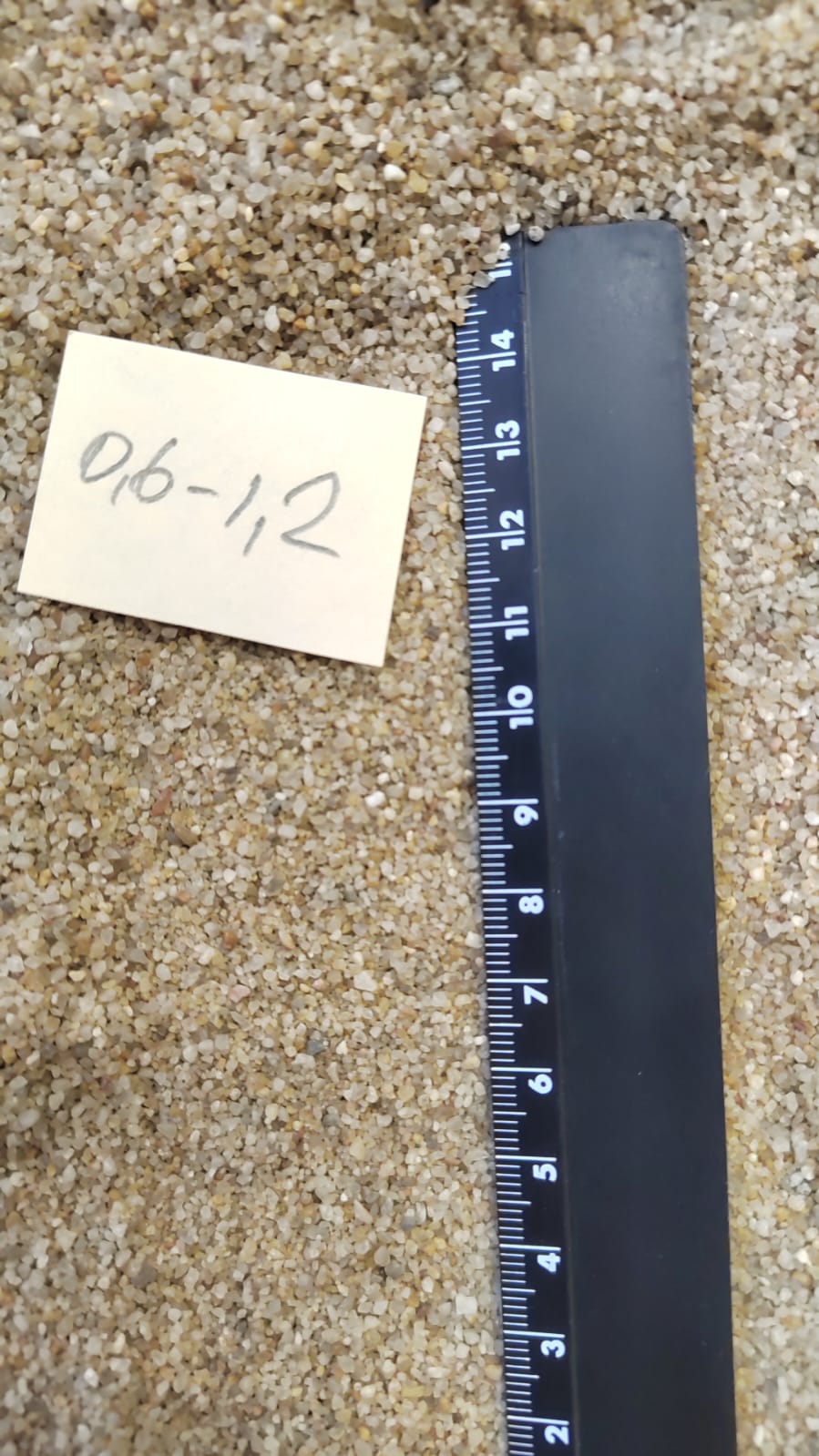 Кварцевый песок для площадок фр. 0,6-1,2 мм.  купить в Воронеже фото 