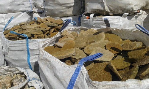 Песчаник колотый для облицовки (фр. 2-3 см)  купить  в Воронеже песчаник бежевый серый рыжий песчаник строительный 5000 руб/т   фото 