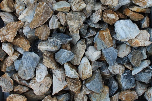  Мраморная крошка (щебень крошка медовый) фр. 20-40 мм.  купить  в Воронеже мрамор бежевый рыжий желтый ландшафтная мраморная крошка 9900 руб/т   фото 