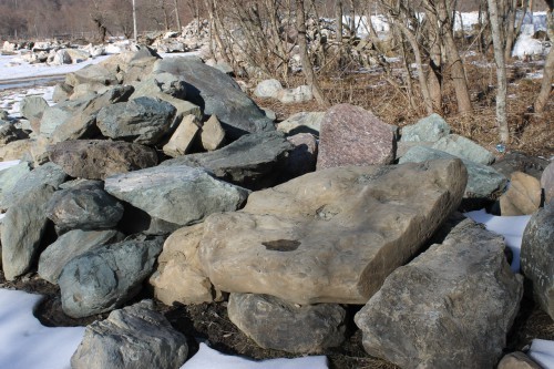  Гранит скальник (серо-зеленый) фр. 500-1500 мм.  купить в Воронеже гранит мрамор  серый зеленый темно-серый глыба скальная колотая ландшафтная 7 500 руб/т   фото 