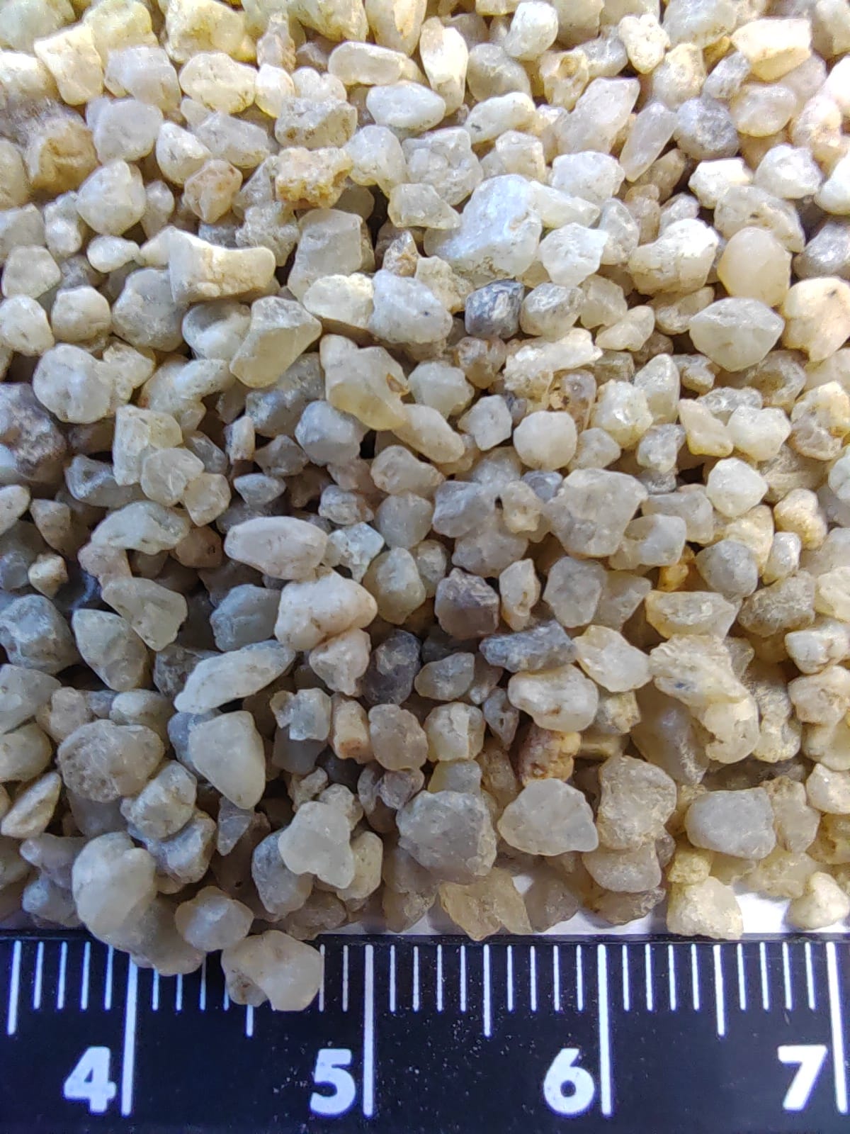 Кварцевый песок для водоподготовки фр. 1,6-3 мм.  купить в Воронеже фото 