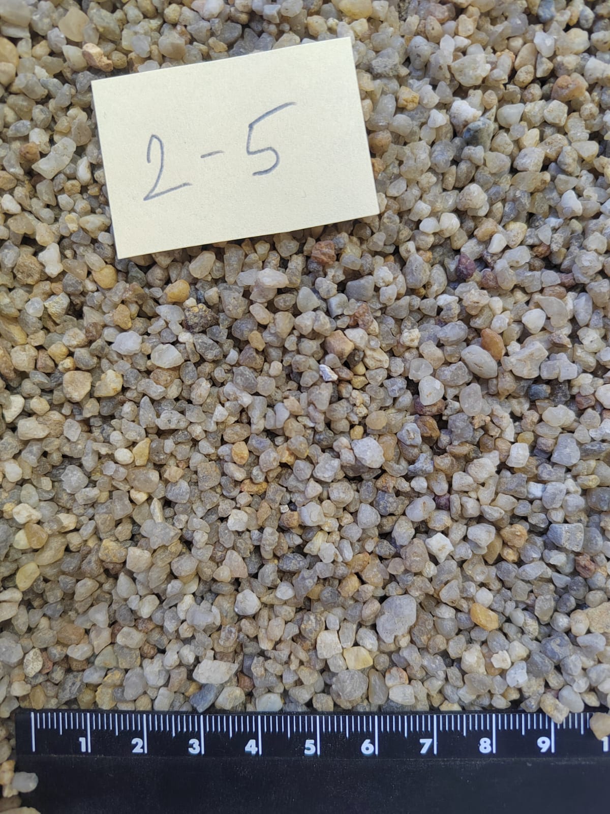 Кварцевый песок для площадок фр. 2-5 мм.  купить в Воронеже фото 