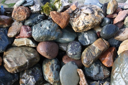  Ландшафтные валунчики фр.100-500 мм.  купить в Воронеже крупный природный камень серый, темно-серый, светло-серый речной валун крупный 4800 руб/т   фото 