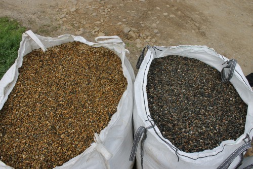  Галька окат (серо-желтая) фр.10-20 мм. купить   в Воронеже галька серо-желтая, рыжая, серый речная окатанная округлая галька 4000 руб/т   фото 