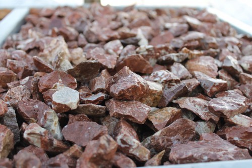  Мраморная крошка (щебень крошка розовый) фр. 20-40 мм.  купить  в Воронеже мрамор розовый, красный мраморная крошка декоративная 7700 руб/т   фото 