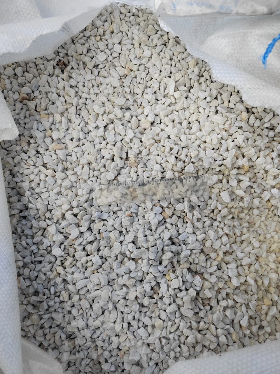  Мраморная крошка, щебень, цвет-белый, фр. 5-10 мм.  купить  в Воронеже мрамор белый, айвори, молочный мраморная каменная крошка ландшафтная 9500 руб/т   фото 