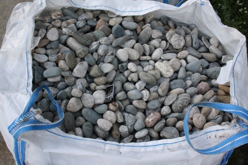  Галька речная окат (ассорти) фр. 50-100 мм. купить   в Воронеже галька природная округлая серая белая черная серая коричневая синяя галька речная окатанная округлая 5000 руб/т   фото 