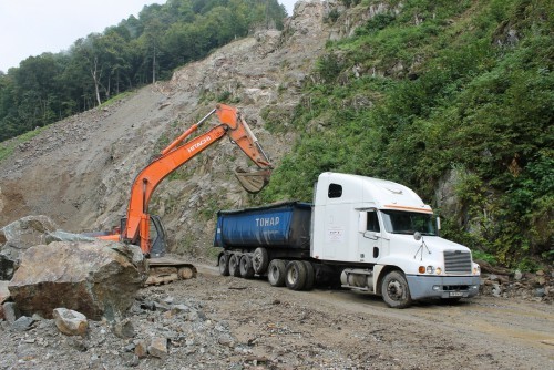  Гранит скальник (серо-зеленый) фр. 500-1500 мм.  купить в Воронеже гранит мрамор  серый зеленый темно-серый глыба скальная колотая ландшафтная 7 500 руб/т   фото 
