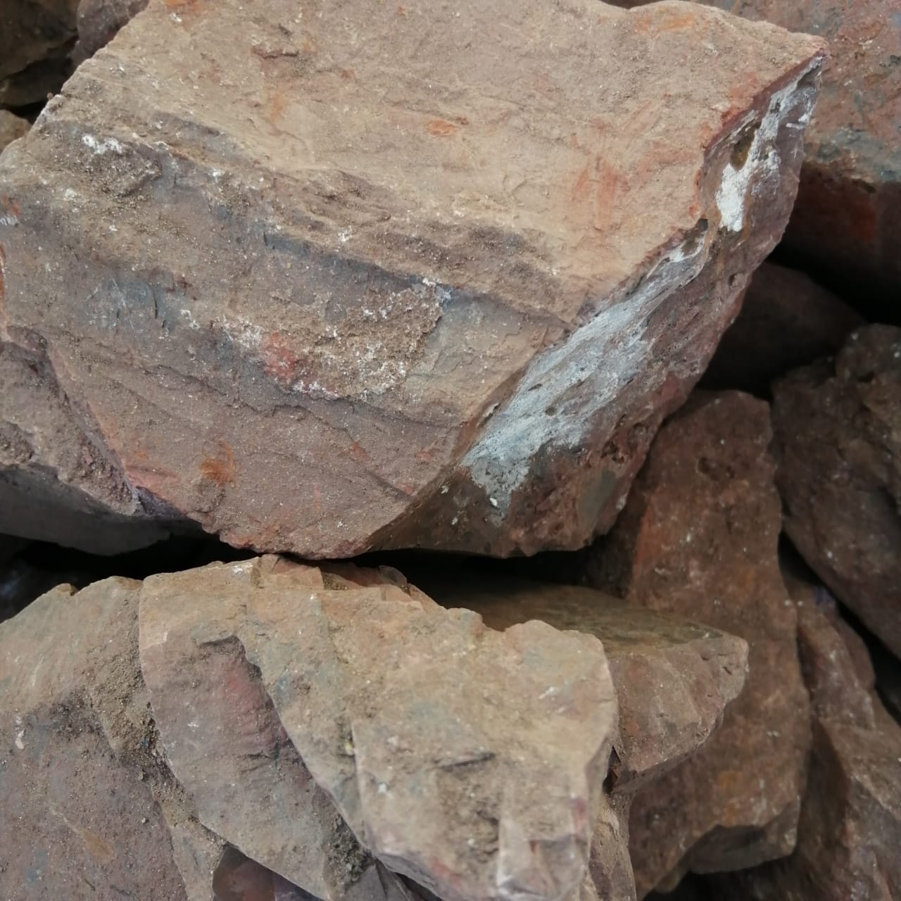 фото Яшма красная  (фр. 70-100 мм)  купить в Воронеже в интернет-портале 