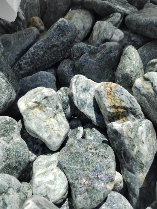 Галтованный жадеит (фр. 70-100 мм) фото заказать  Воронеже