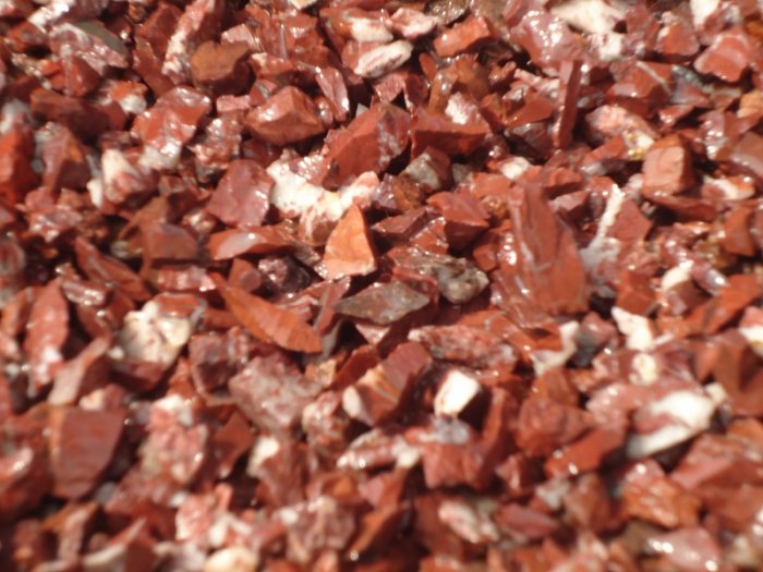  Щебень крошка красный (ЯШМА) фр. 5-10 мм.  купить  в Воронеже крошка каменная яшмы красный, бордовый, темно-красный декоративная крошка ландшафтная каменная яшмоидная 6 600 руб/т   фото 