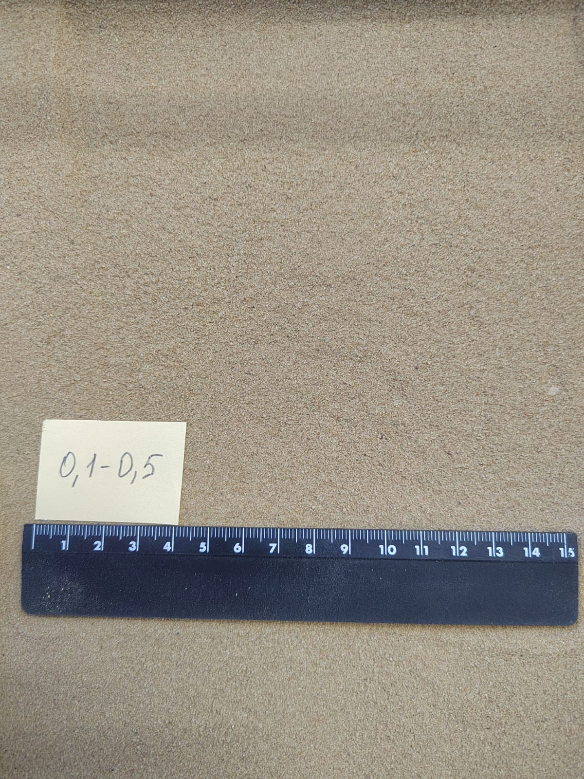 Кварцевый песок для площадок фр. 0,1-0,5 мм.  купить в Воронеже фото 