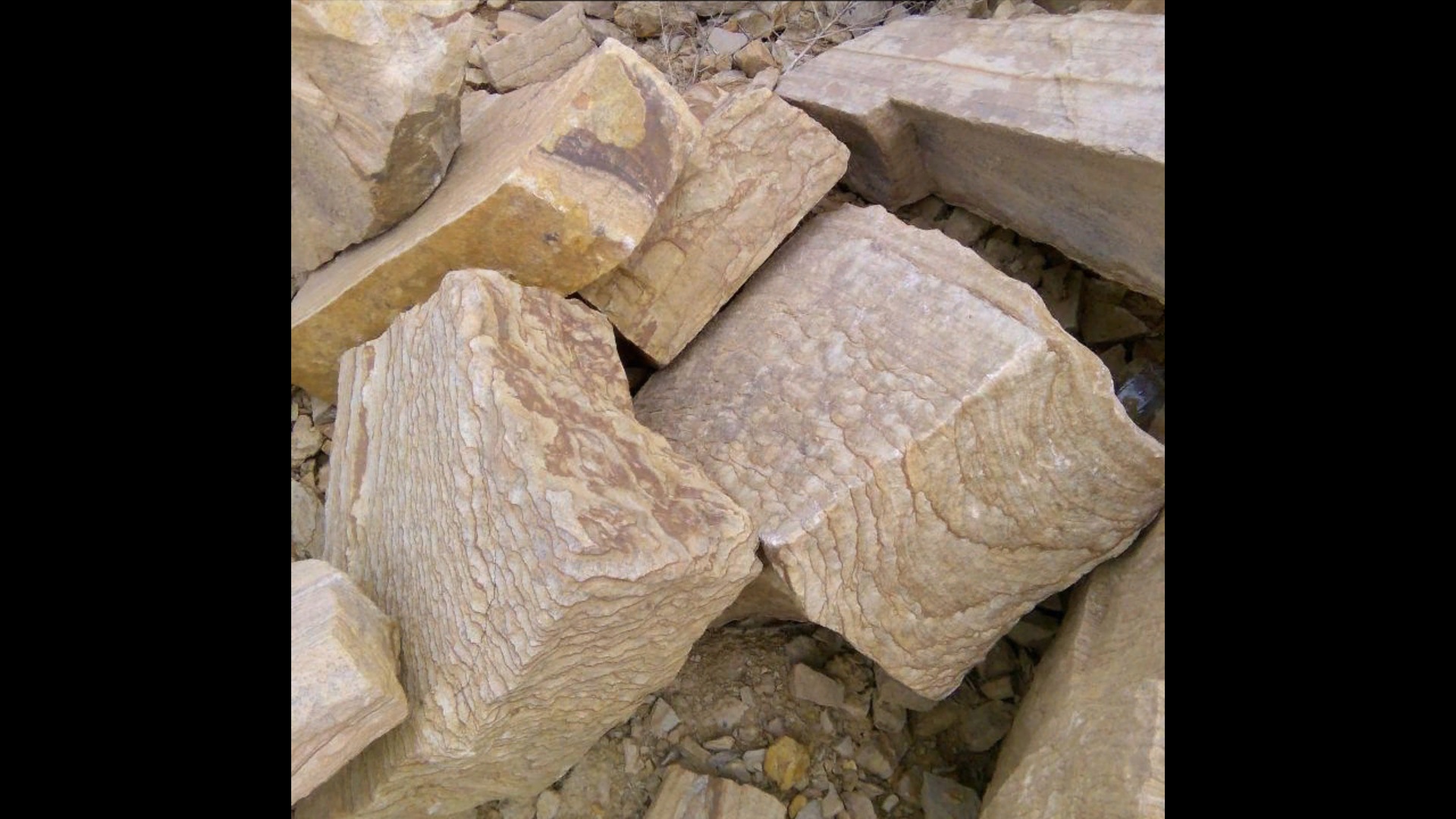 Песчаник пластушка желтый с рисунком (4-6 см)  купить  в Воронеже плитняк пластушка желтый с рисунком песчаник 9 000 руб/м3   фото 