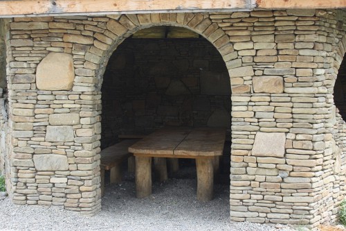  Песчаник для строительства и кладки блочный (фр 100-200 мм)  купить  в Воронеже песчаник бежевый серый рыжий валун мелкий для строительства песчаник 6500 руб/т   фото 