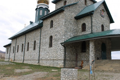 Kamenclub.ru: Галька речная плоская (бело-серая) фр. 100-200-300 мм. купить   в  Воронежегалька речная плоская серый, белый, бело-серый, серо-белый речная галька плоская  6000 руб/т   фото КАМЕНЬ КЛУБ