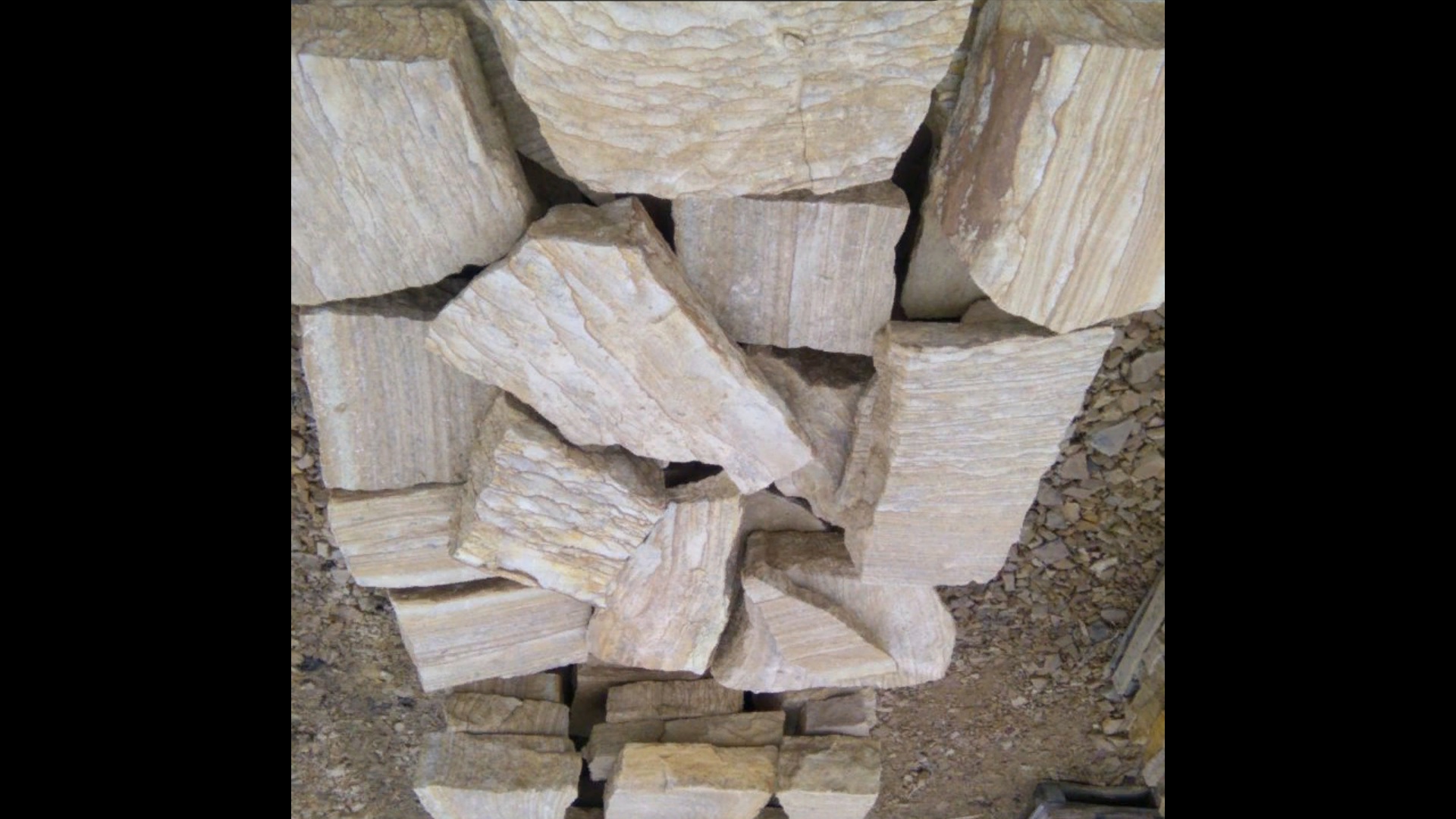 Песчаник пластушка желтый с рисунком (4-6 см)  купить  в Воронеже плитняк пластушка желтый с рисунком песчаник 9 000 руб/м3   фото 