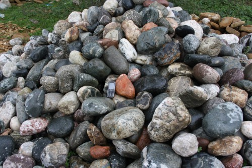  Ландшафтные валунчики фр.100-500 мм.  купить в Воронеже крупный природный камень серый, темно-серый, светло-серый речной валун крупный 4800 руб/т   фото 