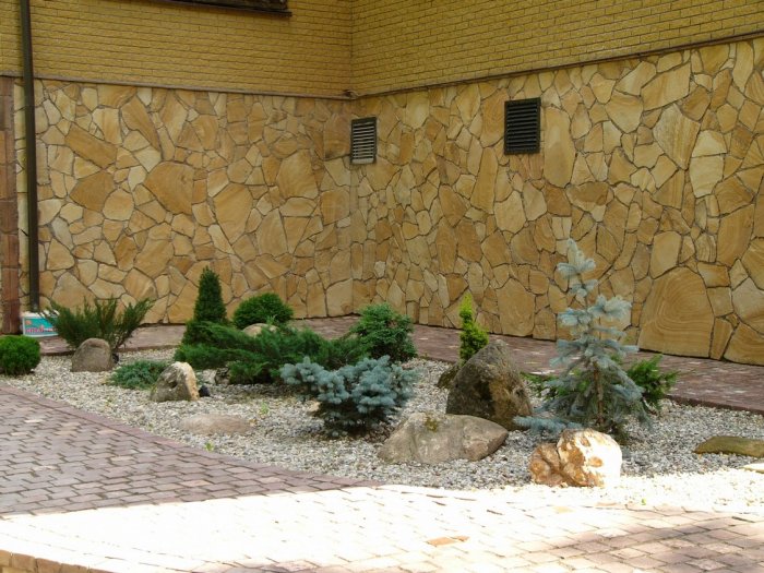  Песчаник пластушка желтый с разводом под дерево (2 см)  купить  в Воронеже плитняк желтый с разводами, желтый, рыжий, серый песчаник пластушка рваная ландшафтная 11 000 руб/м3   фото 